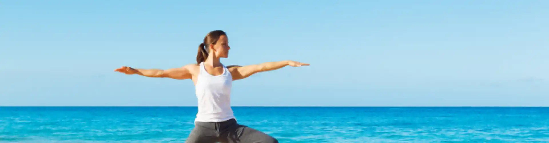 Clase de yoga: rutina de yoga vigorizante - Online Class by The American Yoga Academy